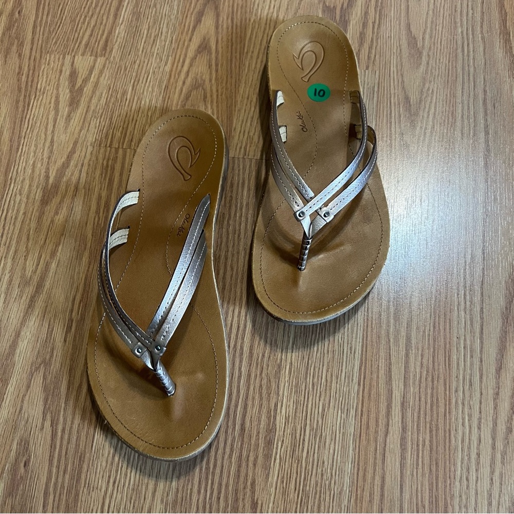 Olukai U’I Women's Tan Sandals with Rose Gold Straps Size 10 - Picture 3 of 9